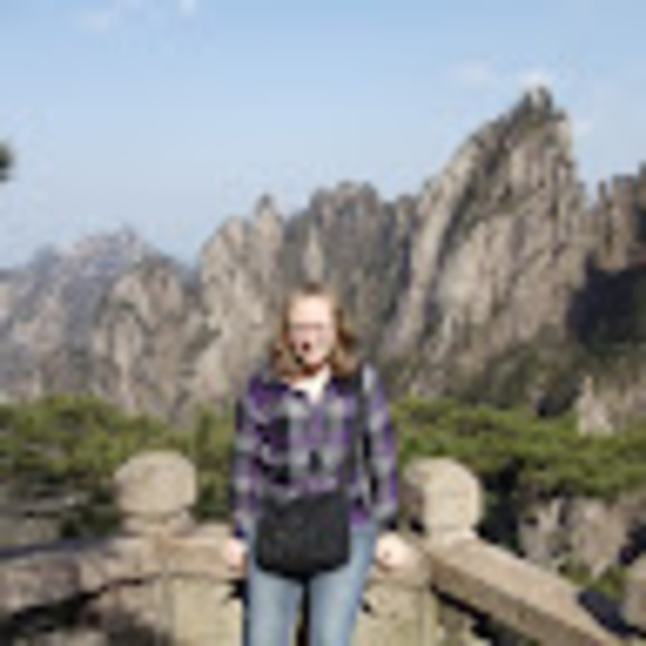 Meet your Posher, Courtney - Picture 1 of 1